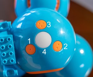 Kids can now program Dash and Dot robots through Swift Playgrounds